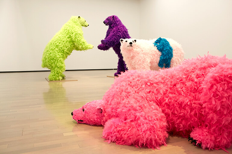 パオラ・ピヴィ 《I and I(芸術のために立ち上がらねば)》2014など