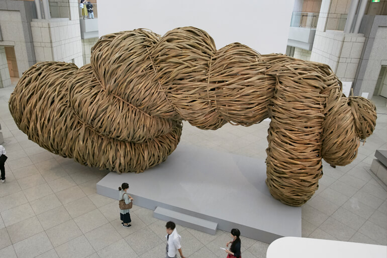 ジョコ・アヴィアント 《善と悪の境界はひどく縮れている》2017