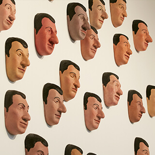 マウリツィオ・カテラン 《スペルミニ》1997