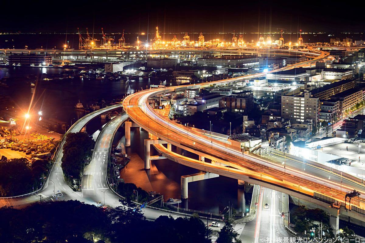 横浜マリンタワー