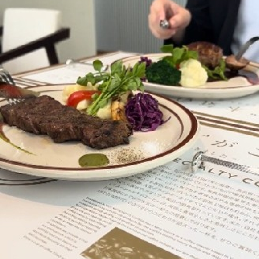 「Aging beef ＆ Specialty coffee THE三本」でランチ