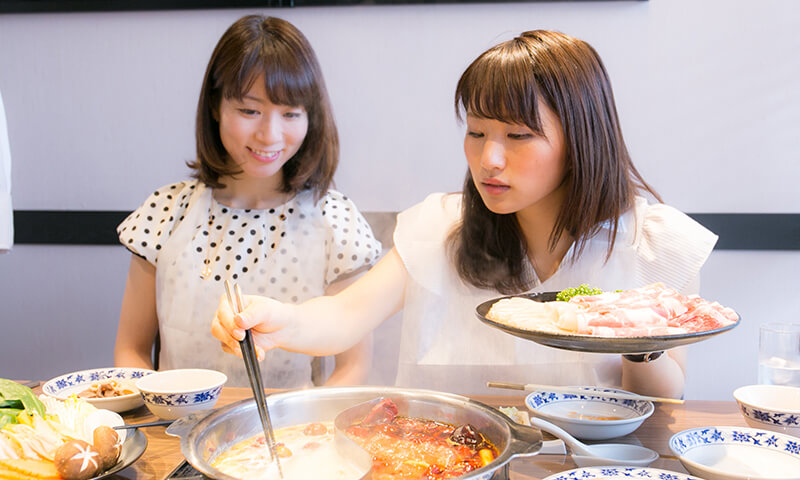 横浜中華街「重慶飯店 本館」火鍋