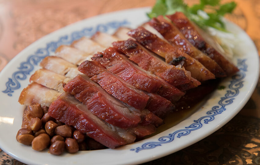 中華菜館 同發本館 叉焼拼焼肉＜チャーシュー＆皮付き豚バラ肉の焼物＞