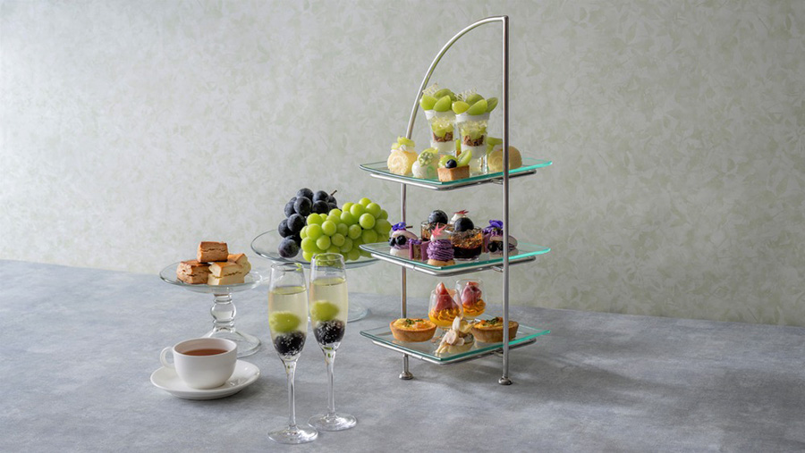 ホテルの外観を象ったスタンドで供される人気の「アフタヌーンティー」