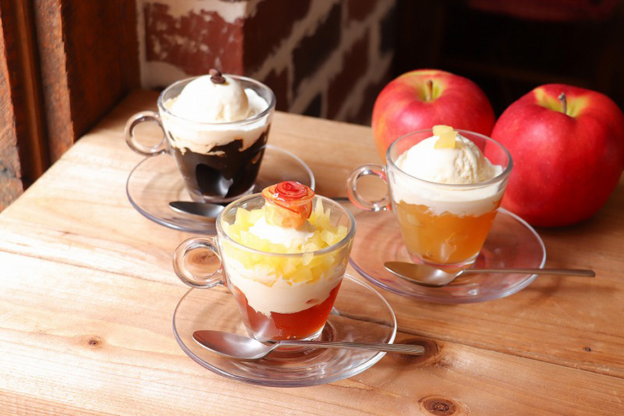 横浜赤レンガ倉庫　GRANNY SMITH APPLE PIE & COFFEE「コーヒーゼリーパフェ」「アップルティーパフェ」「りんごゼリーパフェ」