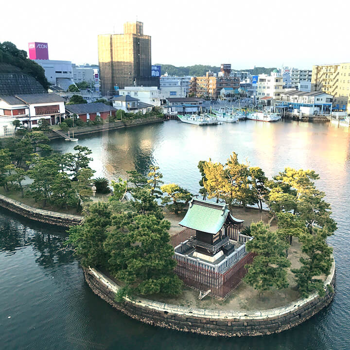 琵琶島神社（北条政子のゆかりの地）