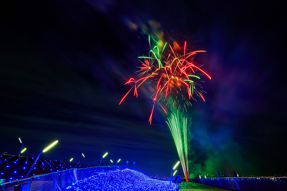 横浜ナイトフラワーズ 大さん橋から観る花火