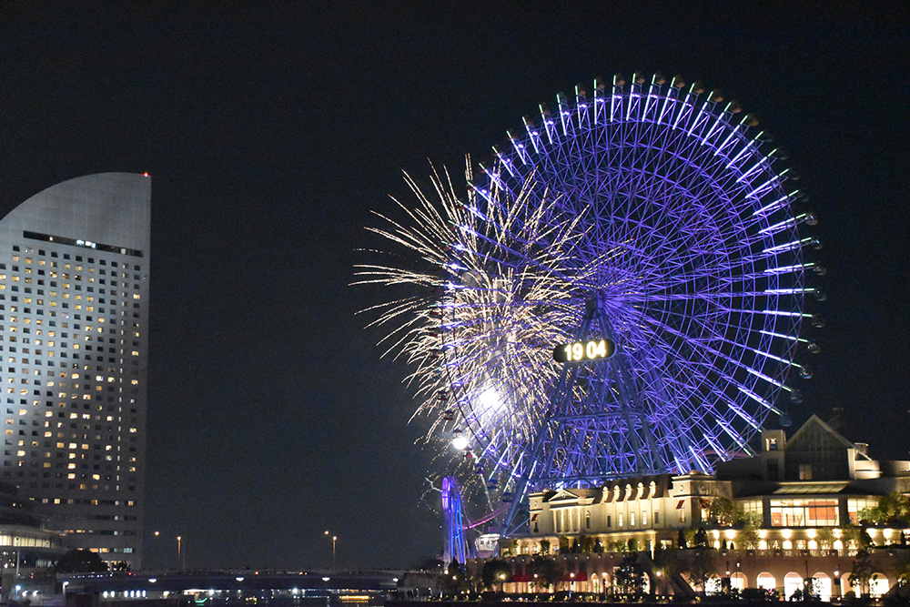 横浜ナイトフラワーズ 日本丸メモリアルパークから観る花火
