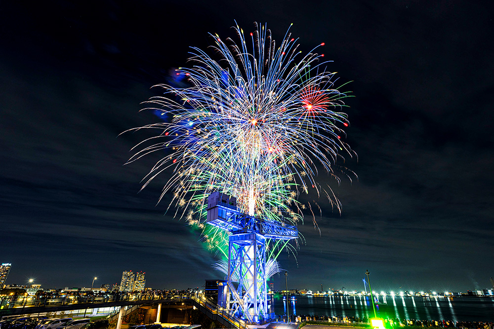 横浜ナイトフラワーズ 横浜ハンマーヘッドから観る花火