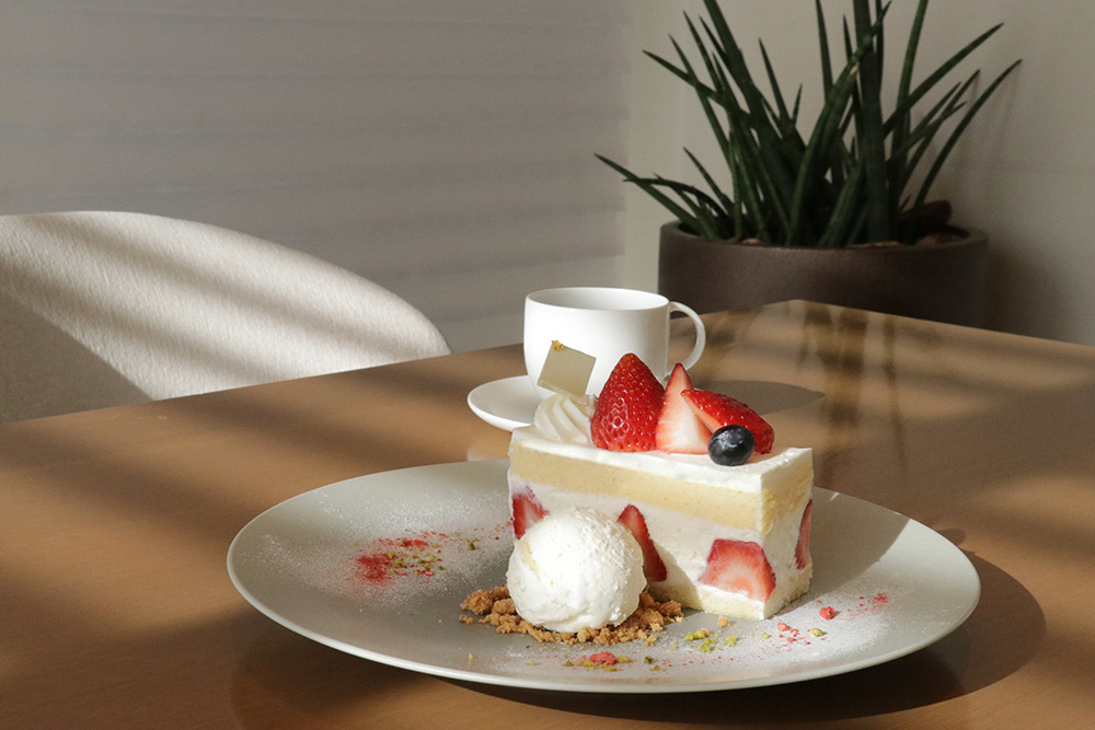 インターコンチネンタル横浜Pier 8「苺のショートケーキ アイスクリーム添え」