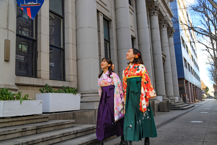 日本郵船歴史博物館の前で撮影した写真