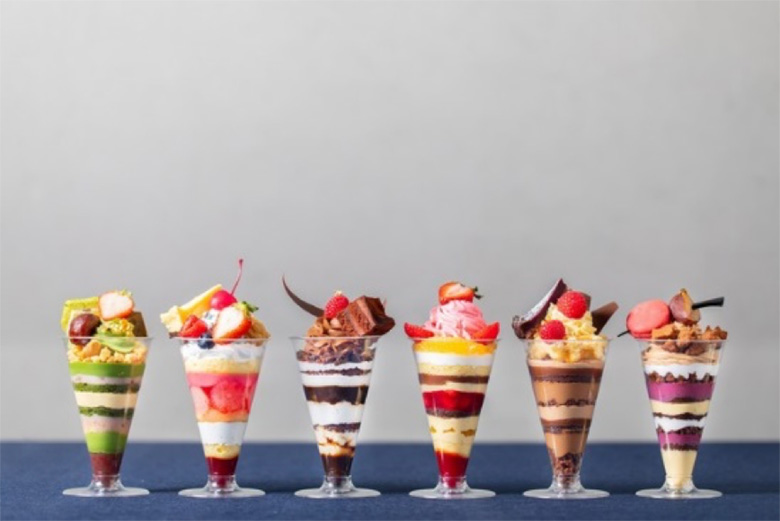 COLORFUL PARFAIT SELECTION　世界を旅するクリスマスパフェ ～見て楽しい、食べておいしい断面美なクリスマスケーキ～